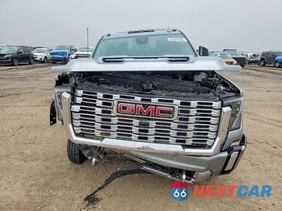 Piąte zdjęcie samochodu w środku: 2024 GMC SIERRA K3500 DENALI VIN:1GT49WEY3RF409595 - miniatura