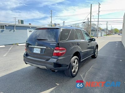 Czwarte zdjęcie samochodu z boku: 2008 MERCEDES-BENZ ML 350 VIN:4JGBB86E98A356324 - miniatura