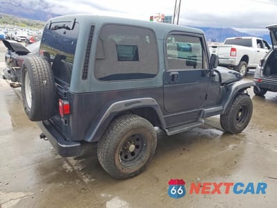 Trzecie zdjęcie samochodu z tyłu: 2000 JEEP WRANGLER / TJ SAHARA VIN:1J4FA59S2YP786874 - miniatura