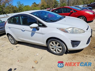 Czwarte zdjęcie samochodu z boku: 2013 FORD FIESTA VIN:3FADP4EJXDM107023 - miniatura
