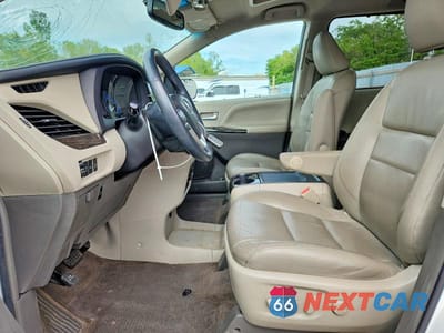 Zdjęcie 7 z 13 samochodu: 2017 TOYOTA SIENNA XLE 8-PASSENGER VIN:5TDYZ3DC3HS821214 - miniatura