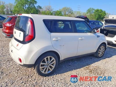 Trzecie zdjęcie samochodu z tyłu: 2019 KIA SOUL + VIN:KNDJP3A53K7678831 - miniatura