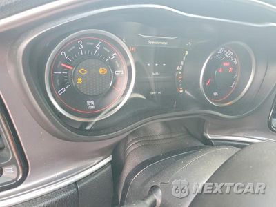 Zdjęcie 9 z 12 samochodu: 2019 DODGE CHALLENGER SXT VIN:2C3CDZGGXKH628157 - miniatura