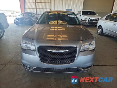 Piąte zdjęcie samochodu w środku: 2016 CHRYSLER 300C VIN:2C3CCAEG9GH294783 - miniatura