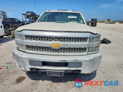 Piąte zdjęcie samochodu w środku: 2019 CHEVROLET SILVERADO C3500 6.0L V-8 FLAT BED VIN:1GB4CVCG4KF171885 - miniatura
