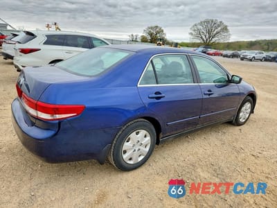 Trzecie zdjęcie samochodu z tyłu: 2004 HONDA ACCORD LX VIN:1HGCM56354A032167 - miniatura