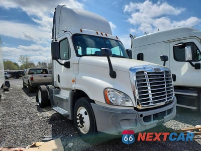 2016 FREIGHTLINER CASCADIA 125 SEMI TRUCK 1FUBGEDV9GLHC5653 - główne zdjęcie licytacji z USA - miniatura