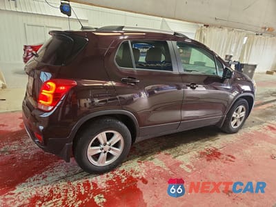 Trzecie zdjęcie samochodu z tyłu: 2021 CHEVROLET TRAX 1LT VIN:KL7CJLSB2MB311348 - miniatura