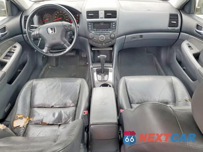 Zdjęcie 8 z 12 samochodu: 2004 HONDA ACCORD EX VIN:1HGCM66544A067967 - miniatura