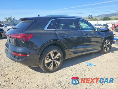 Trzecie zdjęcie samochodu z tyłu: 2024 AUDI Q8 E-TRON PREMIUM PLUS VIN:WA15AAGE7RB024639 - miniatura