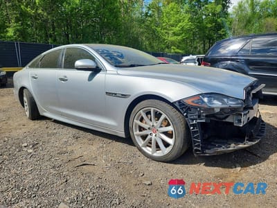 Czwarte zdjęcie samochodu z boku: 2017 JAGUAR XJ VIN:SAJWJ1CD6H8W12665 - miniatura