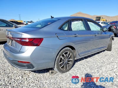 Trzecie zdjęcie samochodu z tyłu: 2025 VOLKSWAGEN JETTA SE VIN:3VW7X7BU1SM013551 - miniatura