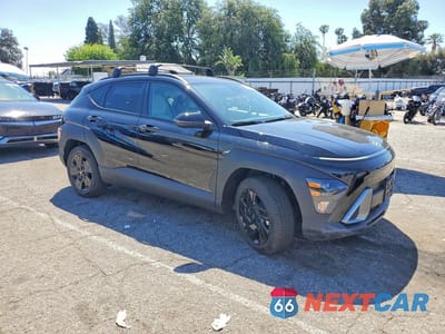 Czwarte zdjęcie samochodu z boku: 2026 HYUNDAI KONA SEL SPORT VIN:KM8HF3AB0TU363135 - miniatura