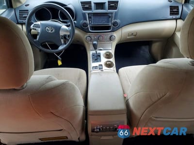 Zdjęcie 8 z 12 samochodu: 2013 TOYOTA HIGHLANDER BASE VIN:5TDBK3EH8DS255906 - miniatura