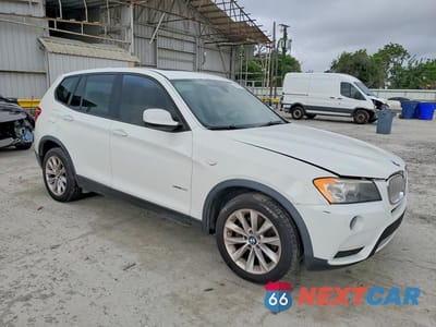 Czwarte zdjęcie samochodu z boku: 2014 BMW X3 XDRIVE28I VIN:5UXWX9C54E0D14762 - miniatura