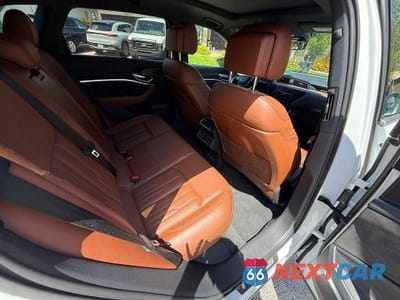 Zdjęcie 6 z 10 samochodu: 2019 AUDI E-TRON PRESTIGE VIN:WA1VAAGE9KB023322 - miniatura