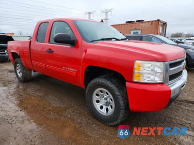 Czwarte zdjęcie samochodu z boku: 2010 CHEVROLET SILVERADO K1500 LS VIN:1GCSKREAXAZ160473 - miniatura