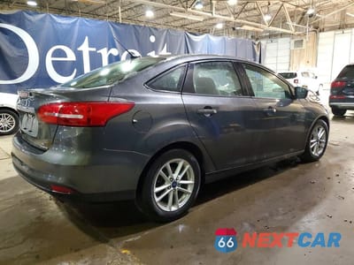 Trzecie zdjęcie samochodu z tyłu: 2016 FORD FOCUS SE VIN:1FADP3F28GL295516 - miniatura