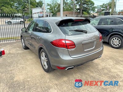 Trzecie zdjęcie samochodu z tyłu: 2013 PORSCHE CAYENNE S HYBRID VIN:WP1AE2A29DLA14418 - miniatura