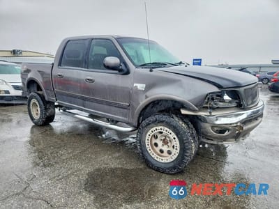 Czwarte zdjęcie samochodu z boku: 2002 FORD F150 SUPERCREW VIN:1FTRW08L62KC86464 - miniatura