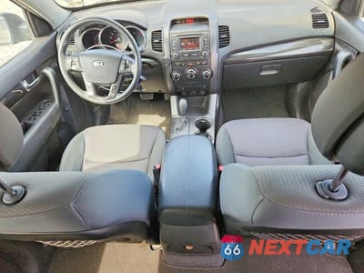 Zdjęcie 8 z 13 samochodu: 2013 KIA SORENTO LX VIN:5XYKT3A66DG423427 - miniatura
