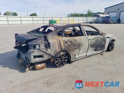 Trzecie zdjęcie samochodu z tyłu: 2018 KIA OPTIMA S VIN:5XXGT4L32JG218704 - miniatura