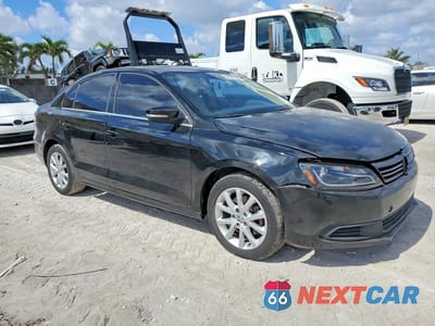 Czwarte zdjęcie samochodu z boku: 2014 VOLKSWAGEN JETTA SE VIN:3VWD07AJ3EM430513 - miniatura