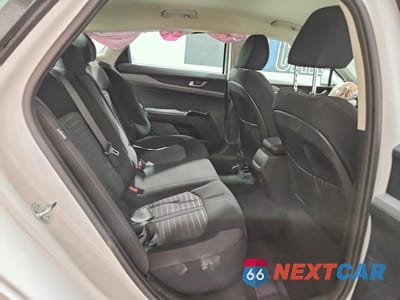 Zdjęcie 10 z 11 samochodu: 2026 KIA K5 LXS VIN:KNAG24J73T5416642 - miniatura