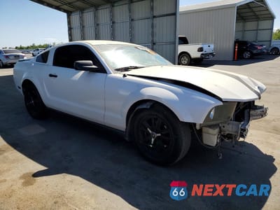 Czwarte zdjęcie samochodu z boku: 2005 FORD MUSTANG VIN:1ZVFT80N155139198 - miniatura
