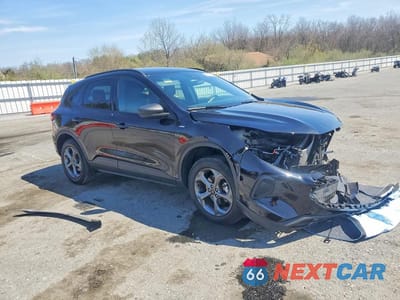 Czwarte zdjęcie samochodu z boku: 2025 FORD ESCAPE ST LINE VIN:1FMCU9MN3SUA99559 - miniatura