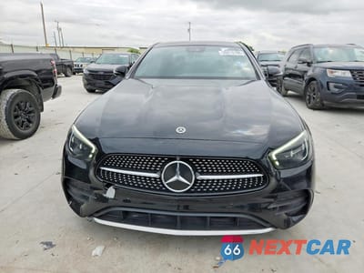 Piąte zdjęcie samochodu w środku: 2021 MERCEDES-BENZ E 350 VIN:W1KZF8DB0MA999841 - miniatura