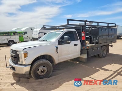 2019 FORD F350 SUPER DUTY UTILITY / SERVICE TRUCK 1FDRF3G64KEG06968 - główne zdjęcie licytacji z USA - miniatura