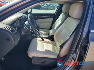 Zdjęcie 7 z 11 samochodu: 2017 CHRYSLER 300C VIN:2C3CCAKG4HH506687 - miniatura