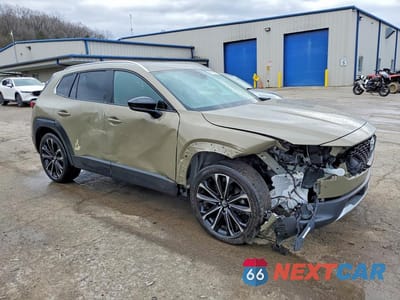 Czwarte zdjęcie samochodu z boku: 2024 MAZDA CX-50 PREMIUM PLUS VIN:7MMVABEYXRN232215 - miniatura