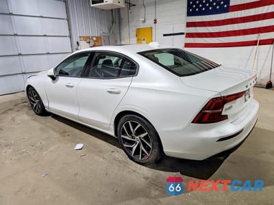 Drugie zdjęcie samochodu z przodu: 2020 VOLVO S60 T6 MOMENTUM VIN:7JRA22TK7LG042069 - miniatura