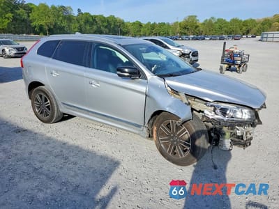 Czwarte zdjęcie samochodu z boku: 2017 VOLVO XC60 T5 DYNAMIC VIN:YV440MRRXH2161205 - miniatura