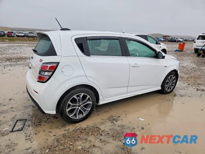 Trzecie zdjęcie samochodu z tyłu: 2019 CHEVROLET SONIC LT VIN:1G1JD6SB4K4139840 - miniatura