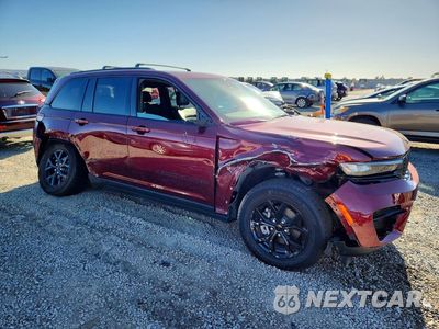 Czwarte zdjęcie samochodu z boku: 2025 JEEP GRAND CHEROKEE LAREDO VIN:1C4RJHAG4SC366818 - miniatura