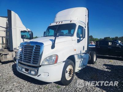 Drugie zdjęcie samochodu z przodu: 2014 FREIGHTLINER CASCADIA SEMI TRUCK VIN:1FUBGEDV0ELFT4298 - miniatura