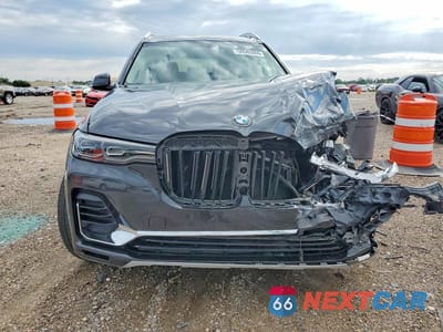 Piąte zdjęcie samochodu w środku: 2021 BMW X7 XDRIVE40I VIN:5UXCW2C0XM9G15855 - miniatura