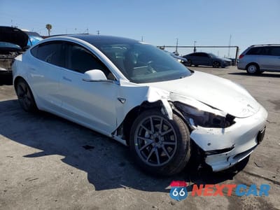 Czwarte zdjęcie samochodu z boku: 2019 TESLA MODEL 3 VIN:5YJ3E1EA5KF416619 - miniatura