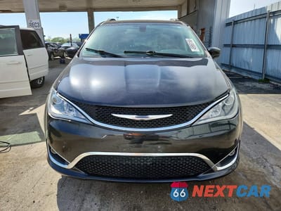 Piąte zdjęcie samochodu w środku: 2017 CHRYSLER PACIFICA TOURING L VIN:2C4RC1BG3HR598102 - miniatura