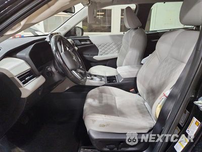 Zdjęcie 7 z 14 samochodu: 2024 MITSUBISHI OUTLANDER SEL VIN:JA4J4WA82RZ039563 - miniatura