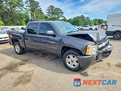 Czwarte zdjęcie samochodu z boku: 2010 CHEVROLET SILVERADO K1500 LT VIN:3GCRKSE39AG279882 - miniatura