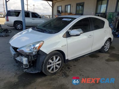 2017 TOYOTA PRIUS C THREE JTDKDTB31H1593024 - główne zdjęcie licytacji z USA - miniatura