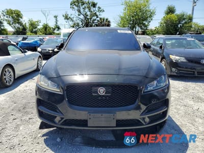 Piąte zdjęcie samochodu w środku: 2019 JAGUAR F-PACE PRESTIGE VIN:SADCK2FX7KA608073 - miniatura