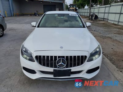 Piąte zdjęcie samochodu w środku: 2017 MERCEDES-BENZ C 300 VIN:55SWF4JB5HU187098 - miniatura