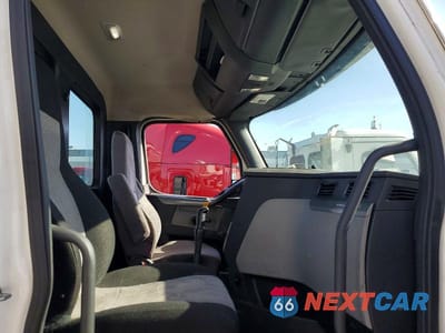 Piąte zdjęcie samochodu w środku: 2019 FREIGHTLINER CASCADIA 1 - SEMI TRUCK VIN:3AKJHLDR4KSKH2892 - miniatura