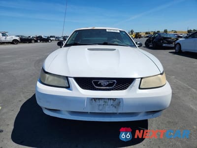 Piąte zdjęcie samochodu w środku: 2000 FORD MUSTANG VIN:1FAFP4049YF204813 - miniatura