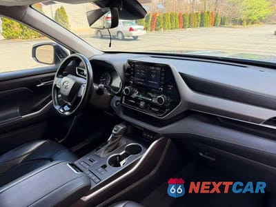 Zdjęcie 8 z 13 samochodu: 2021 TOYOTA HIGHLANDER XLE VIN:5TDGZRBH5MS105485 - miniatura